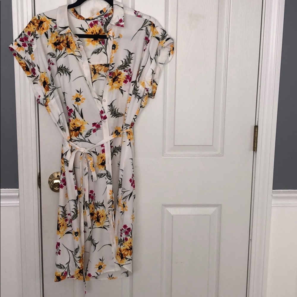 Never worn, Express floral dress, with a waist tie